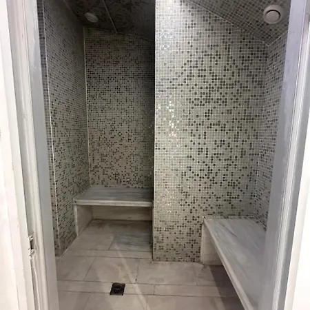 Elysia Park Apartman *
